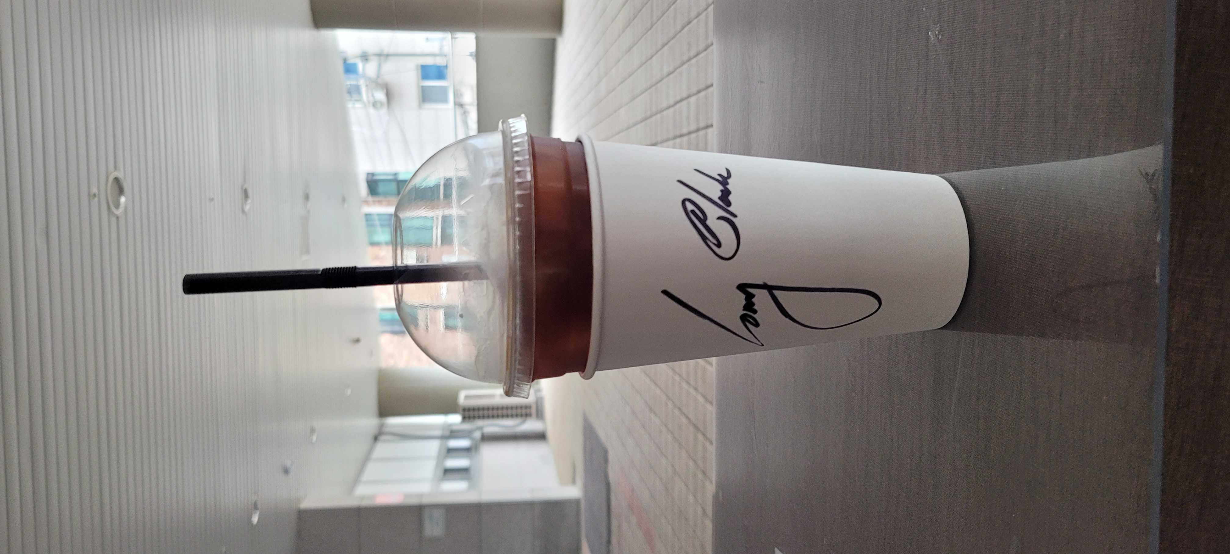 헬스가기전 한 잔 잘 마셨어요! 직원