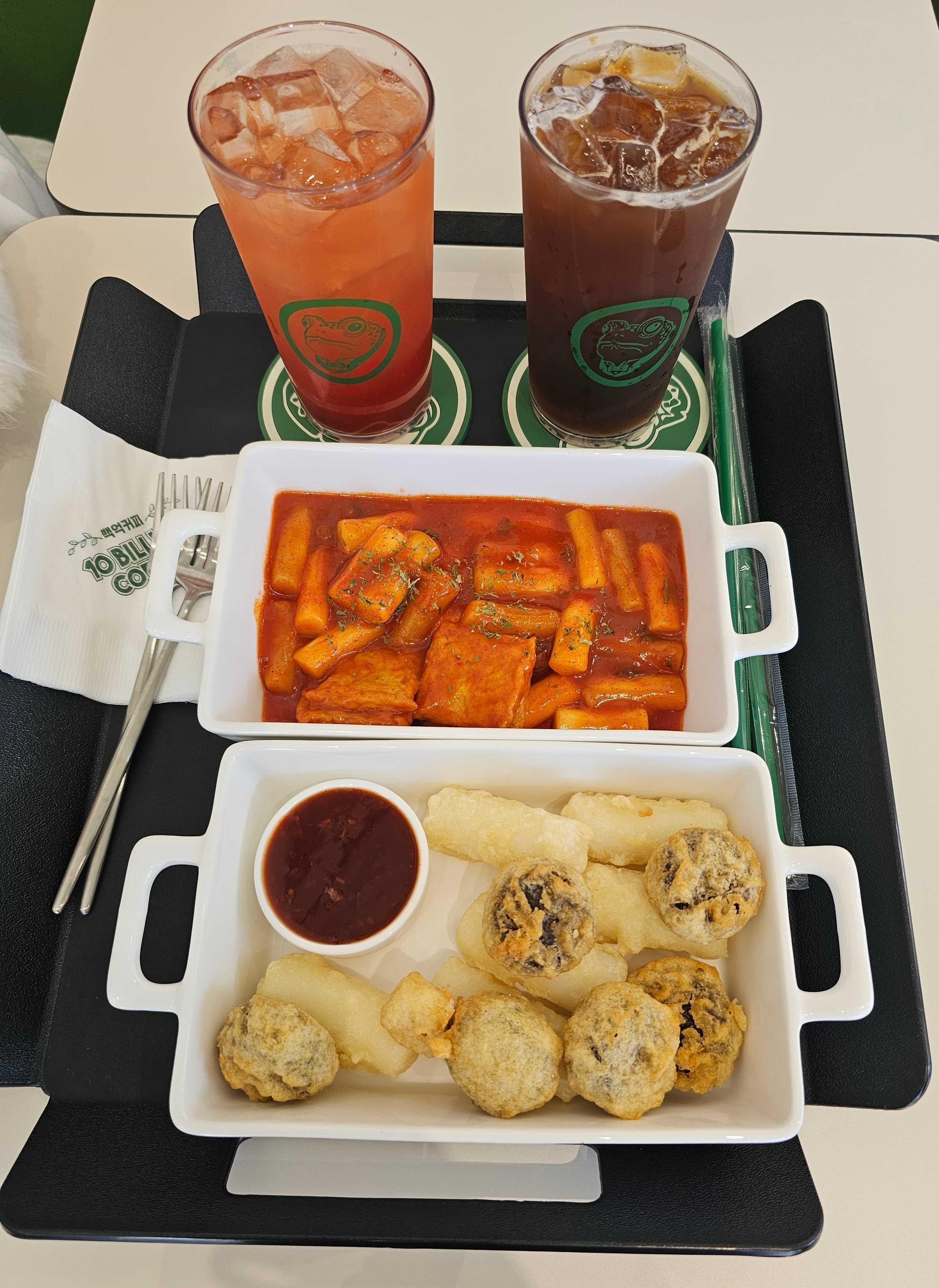 백억커피 아샷추 맛있어요
적당히 달달