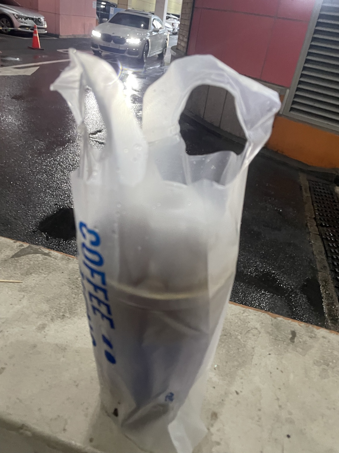 사장님이 레전드 센스남인게
비오는날은