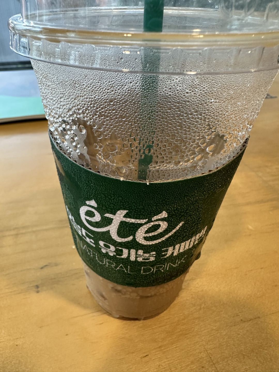 커피맛이 괜찮습니다. 매장 분위기도 