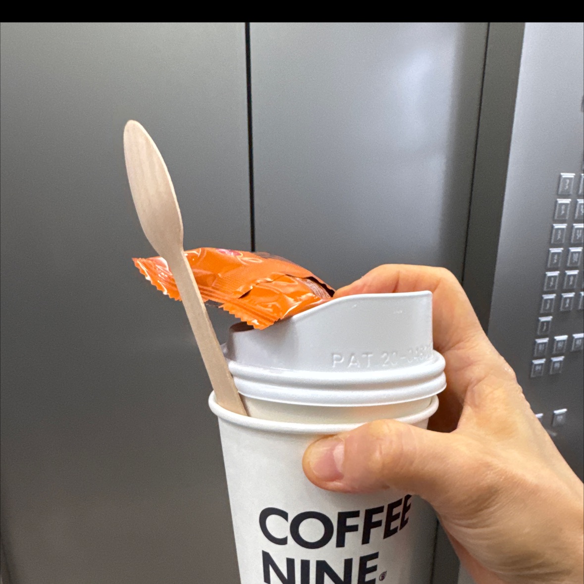달콤한 그래놀라가 들어있어요. 늘 작