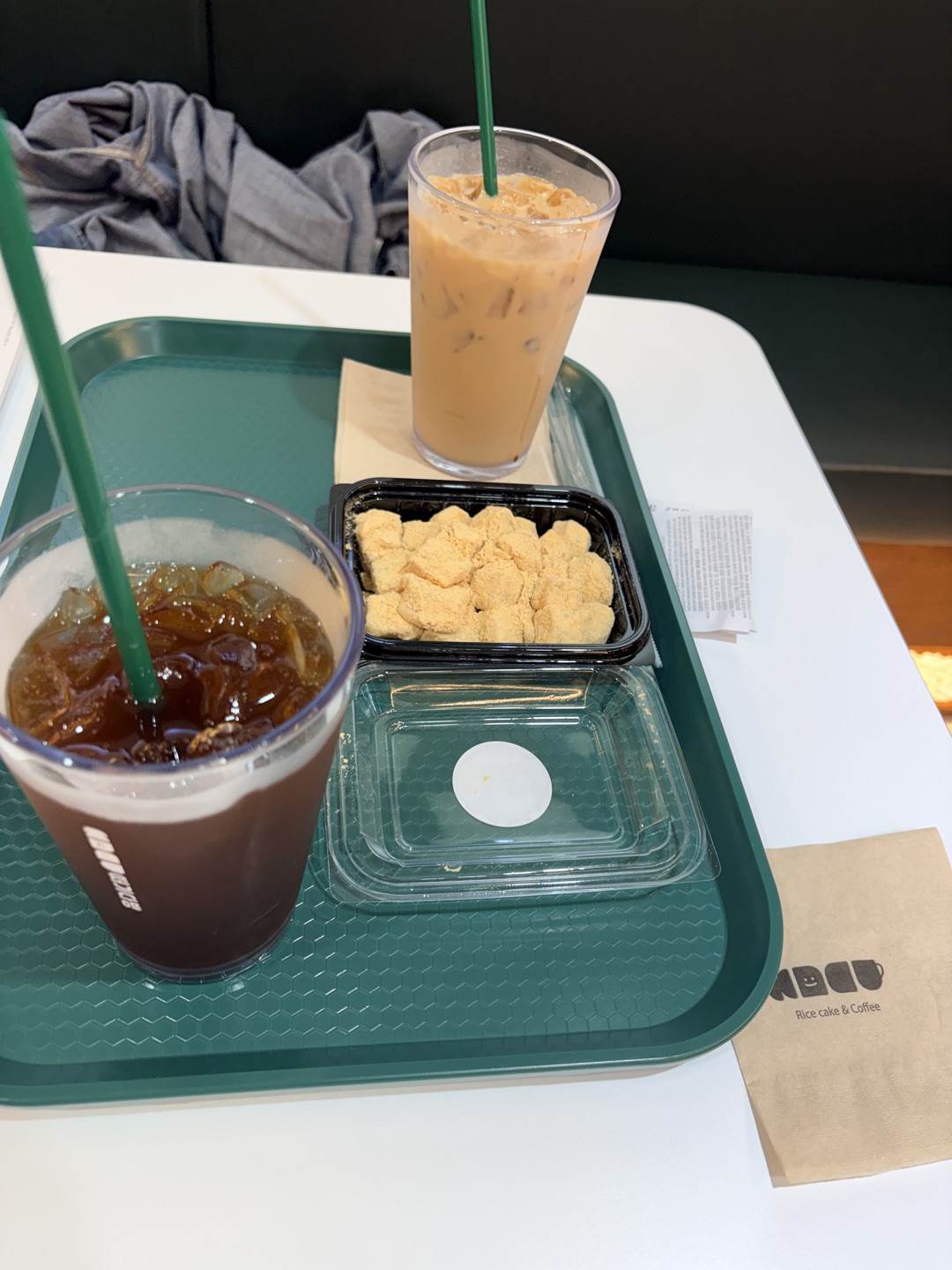 일단 커피맛이 좋고 가격도 착해서 테