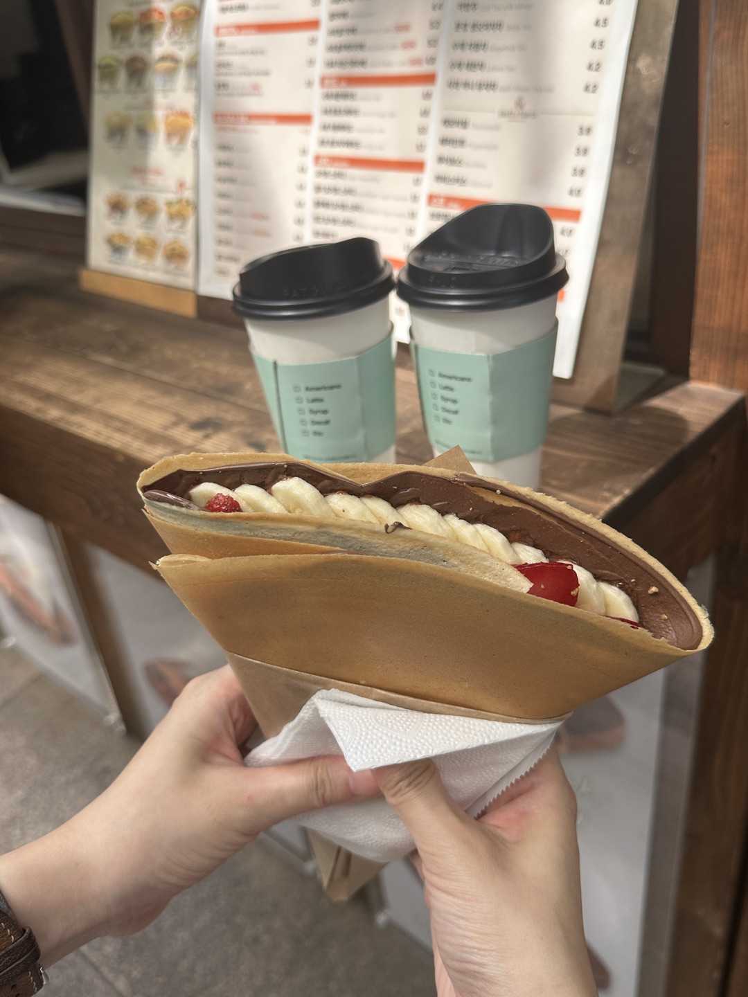 겉에 바삭한 피가 킥이예요 누텔라 딸