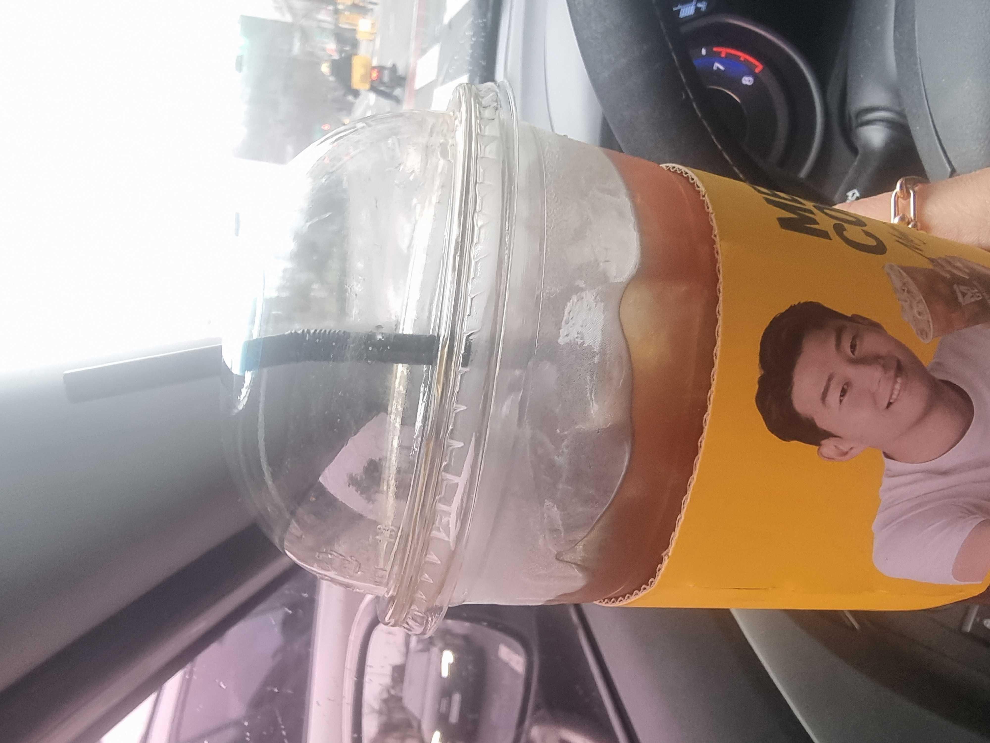 보통 빨대에 입대는쪽에
비닐을 안벗기