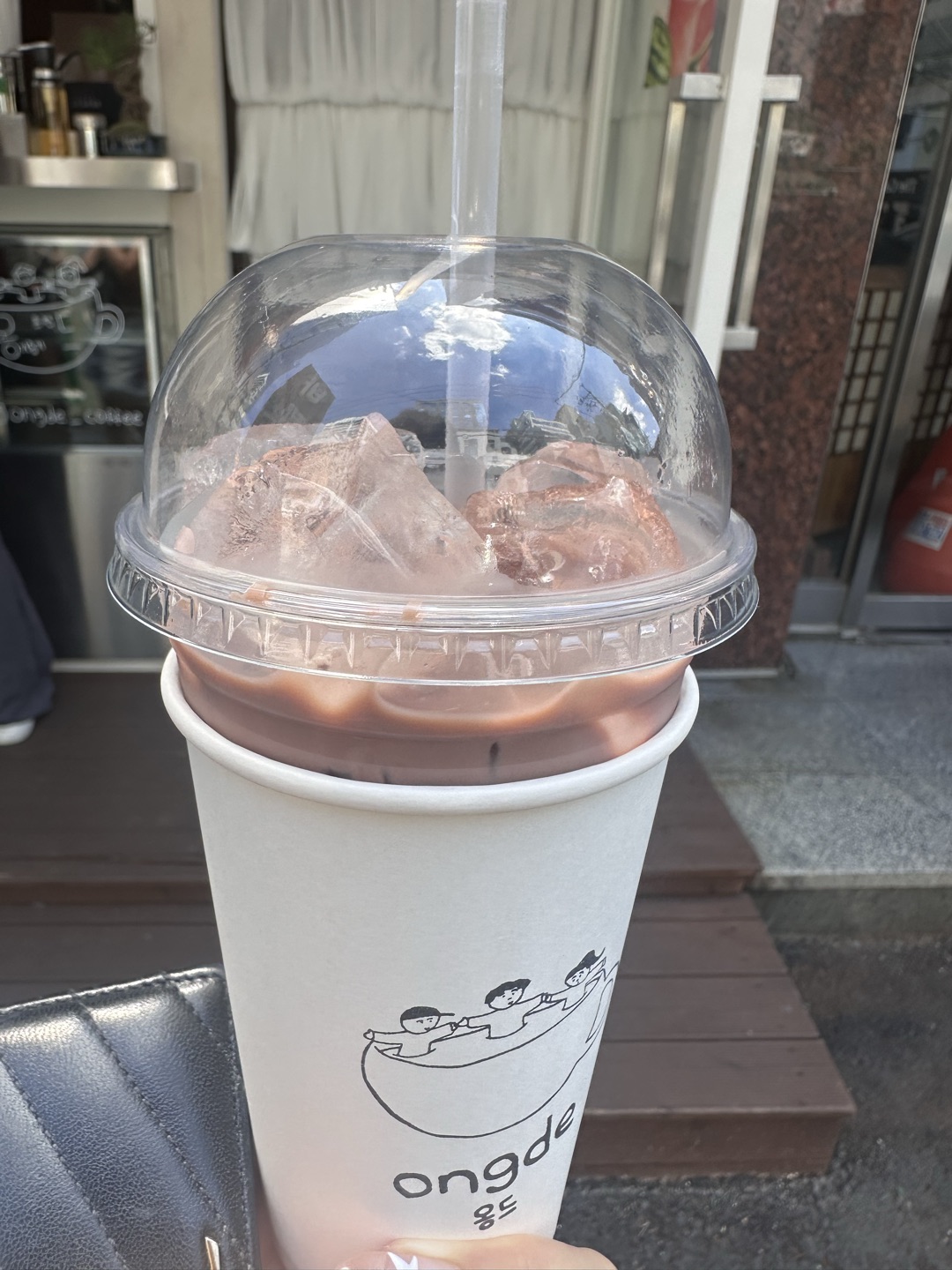 우유향이 많이나는 부드러운 초코라떼에
