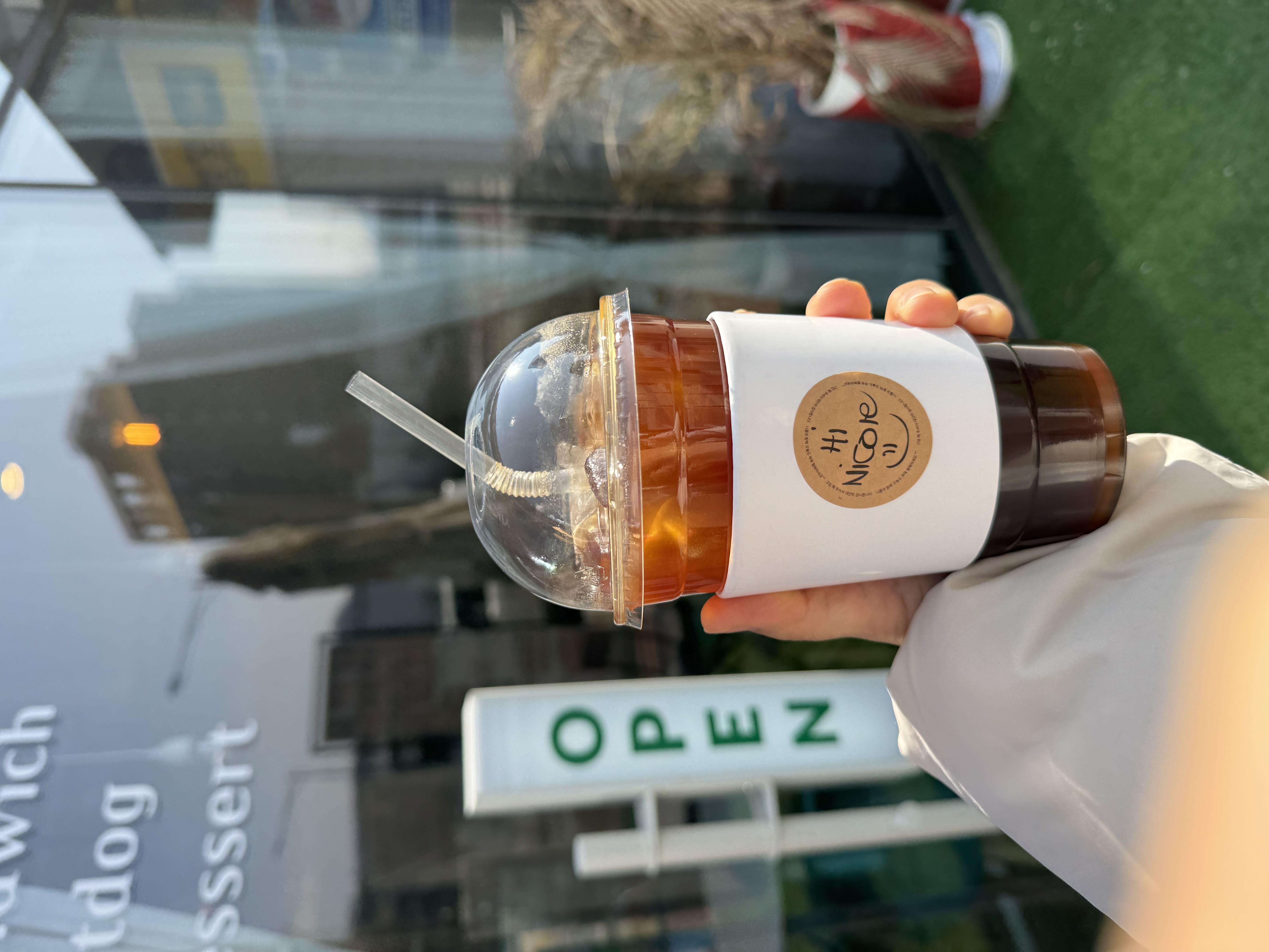 커피 맛있어요👍💛
공간은 작지만 