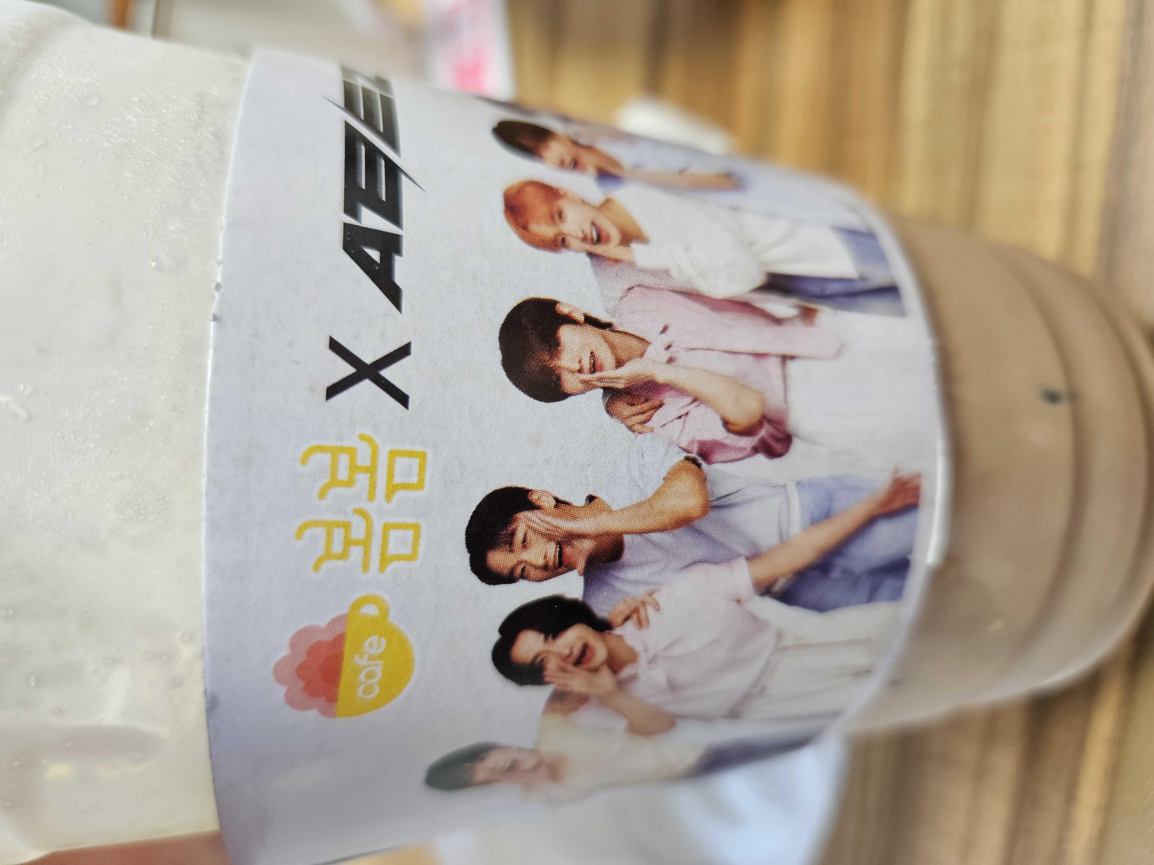 카페모카 너무 맛있어서 먹다가 찍었어