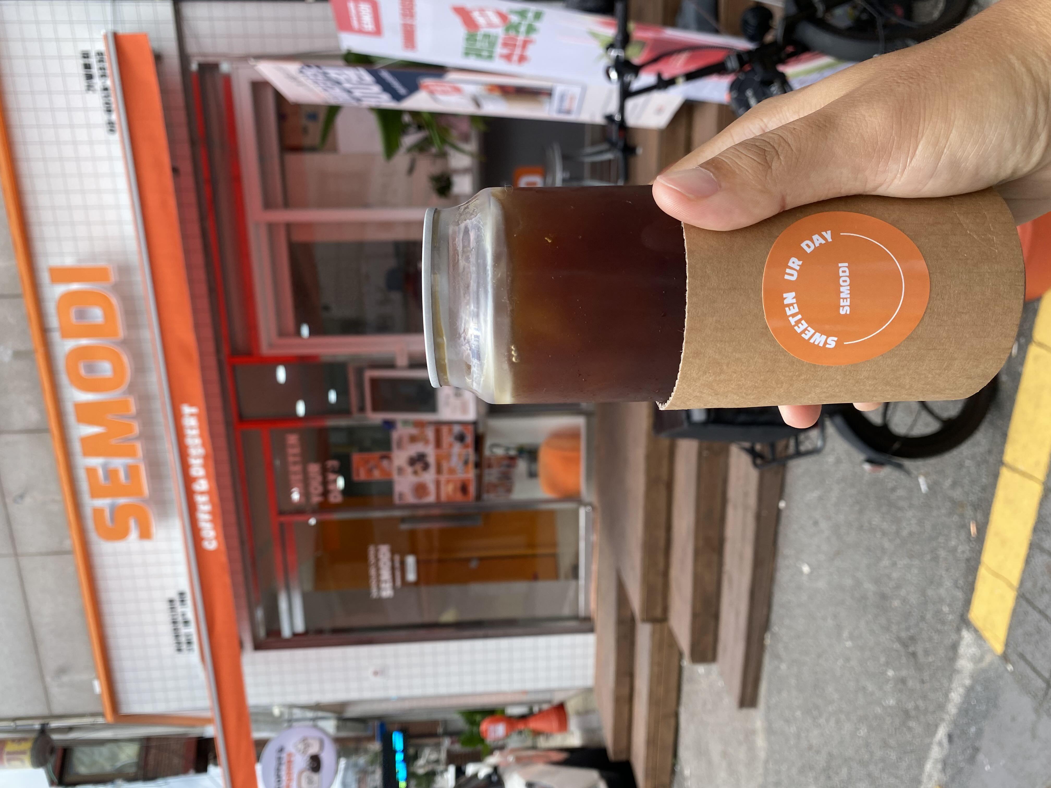 커피가 맛있습니다 
직원분들도 친절하