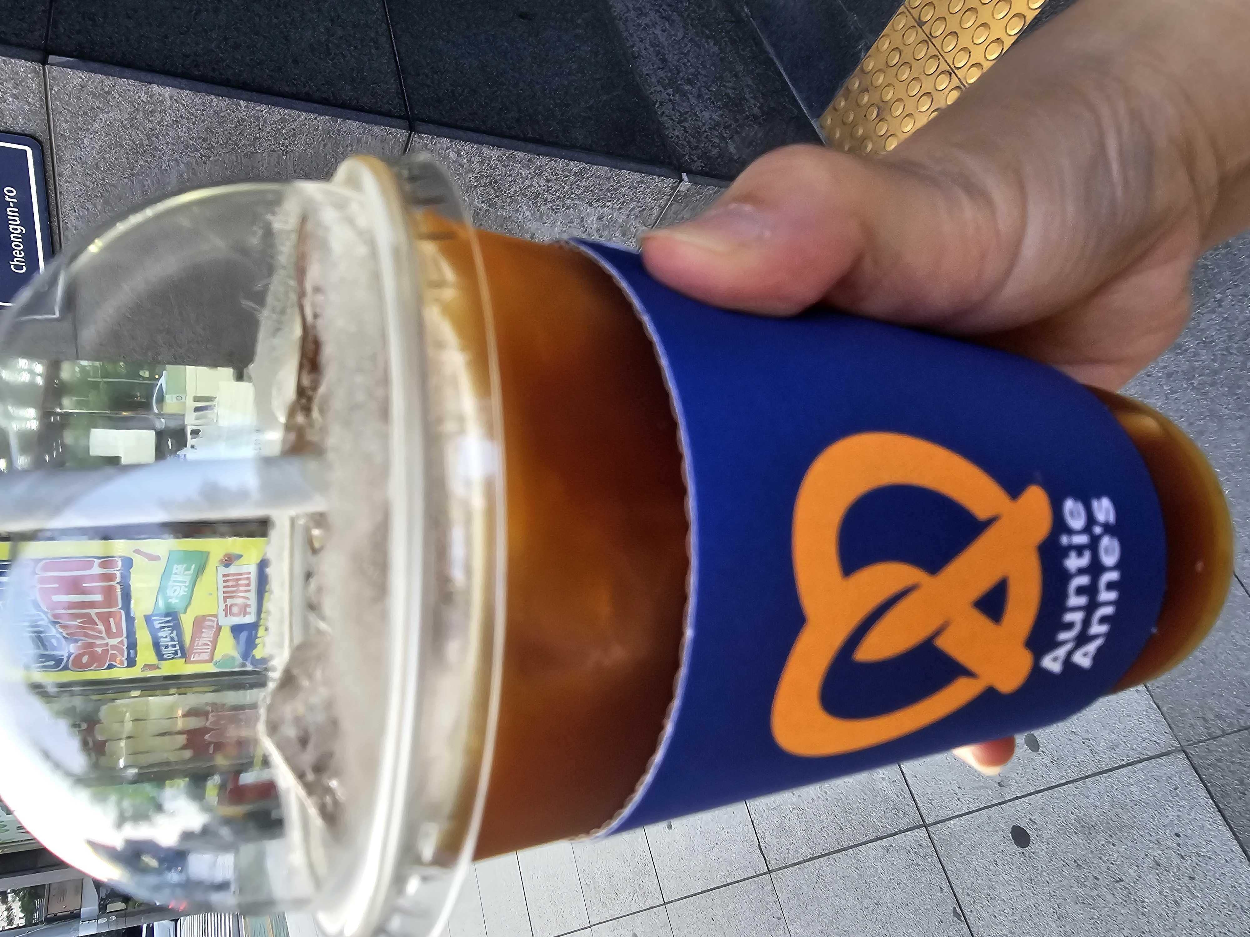 커피는 처음 마셔봤는데 우와 진짜 맛