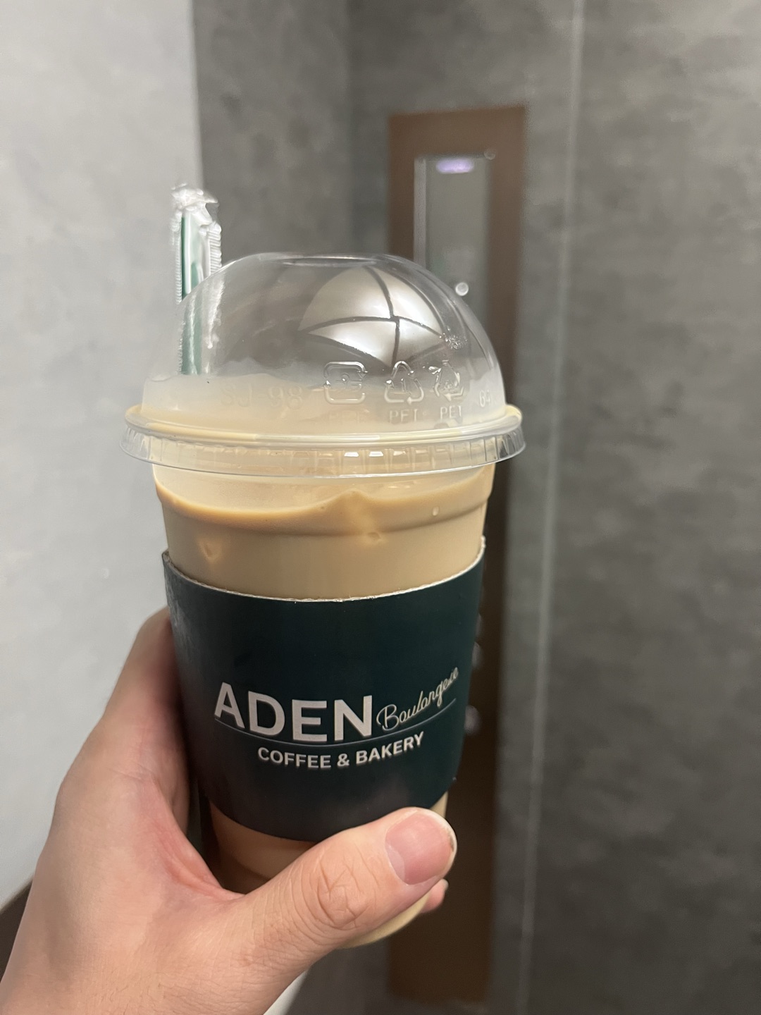 출근길에 패스오더로 신속하게 
맛있습