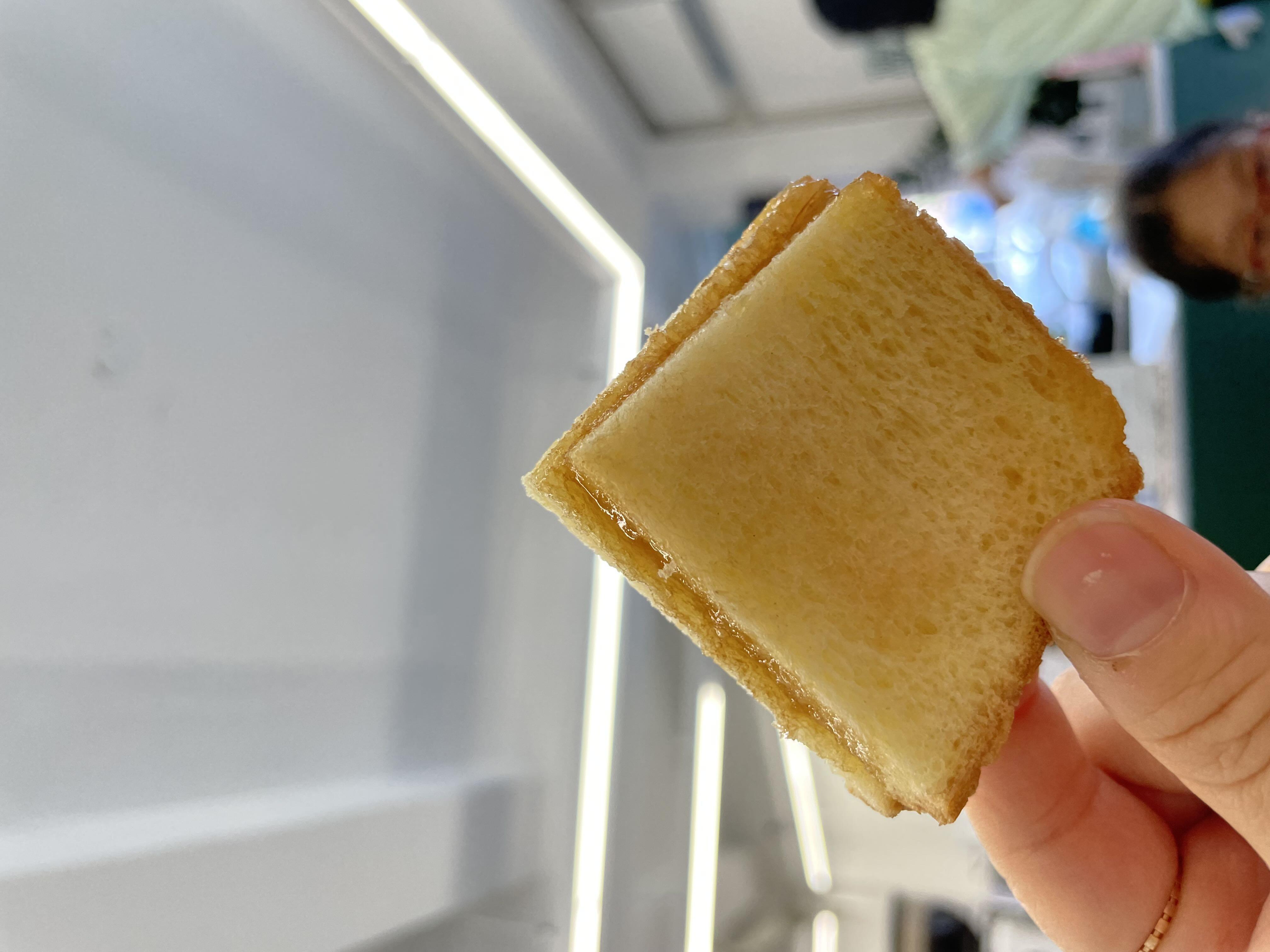 아메와 찰떡이네요
사과잼 듬뿍 토스트