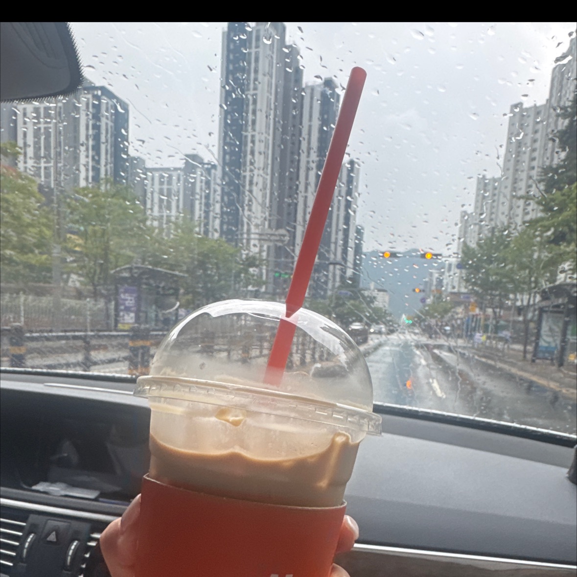 오로지 해쉬커피만 먹습니다 ㅎㅎ 