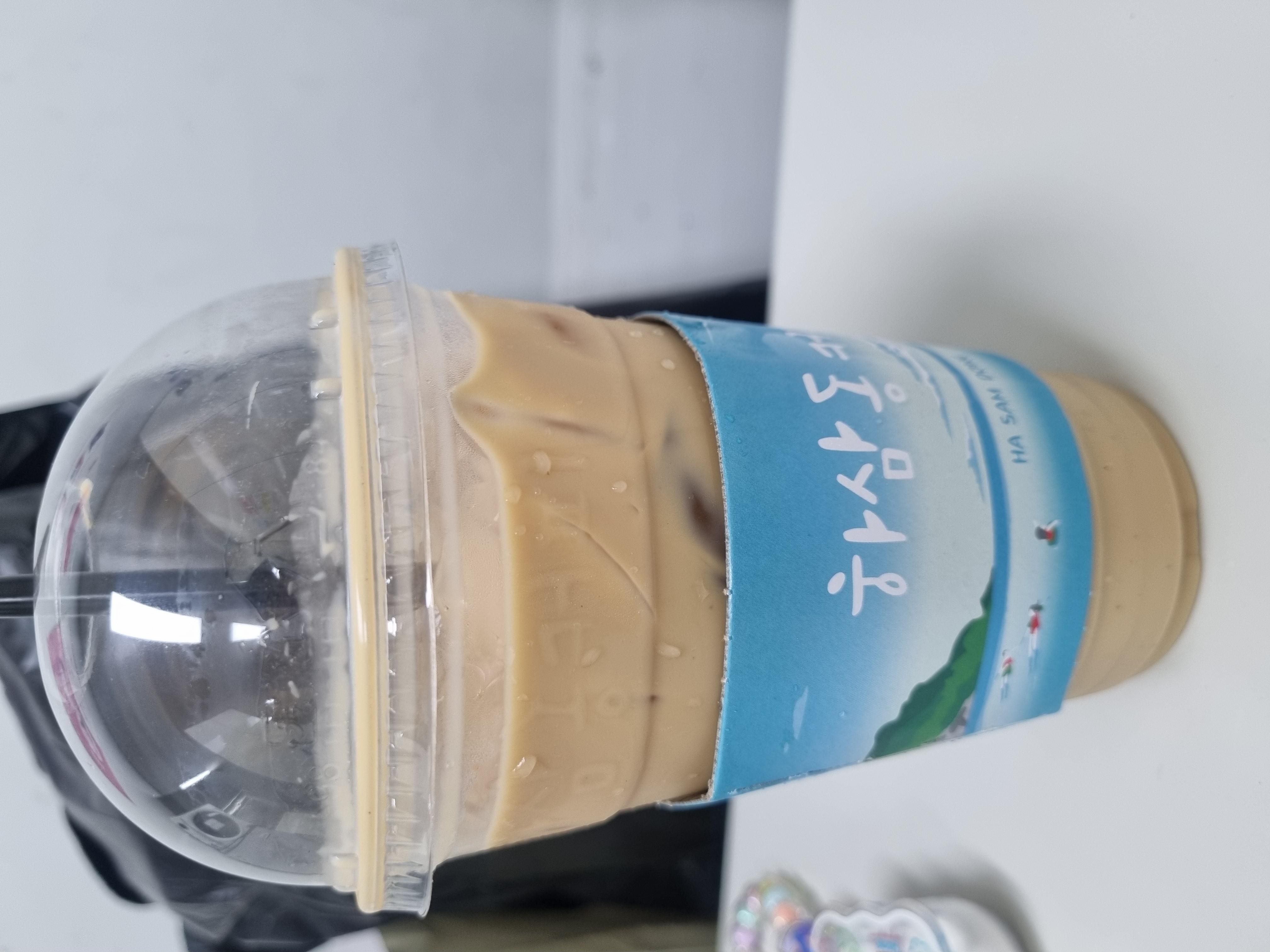 아.....돌체로 시켯는데 라떼네요.