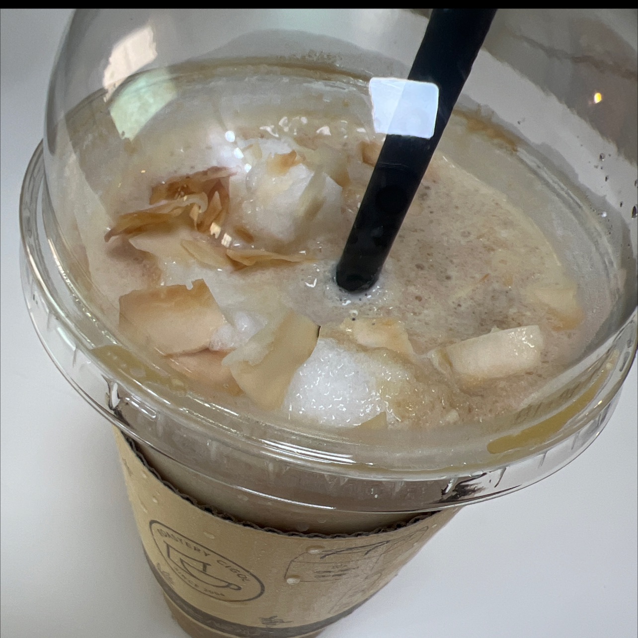 지인이 코코넛커피가 맛있다고 해서
주