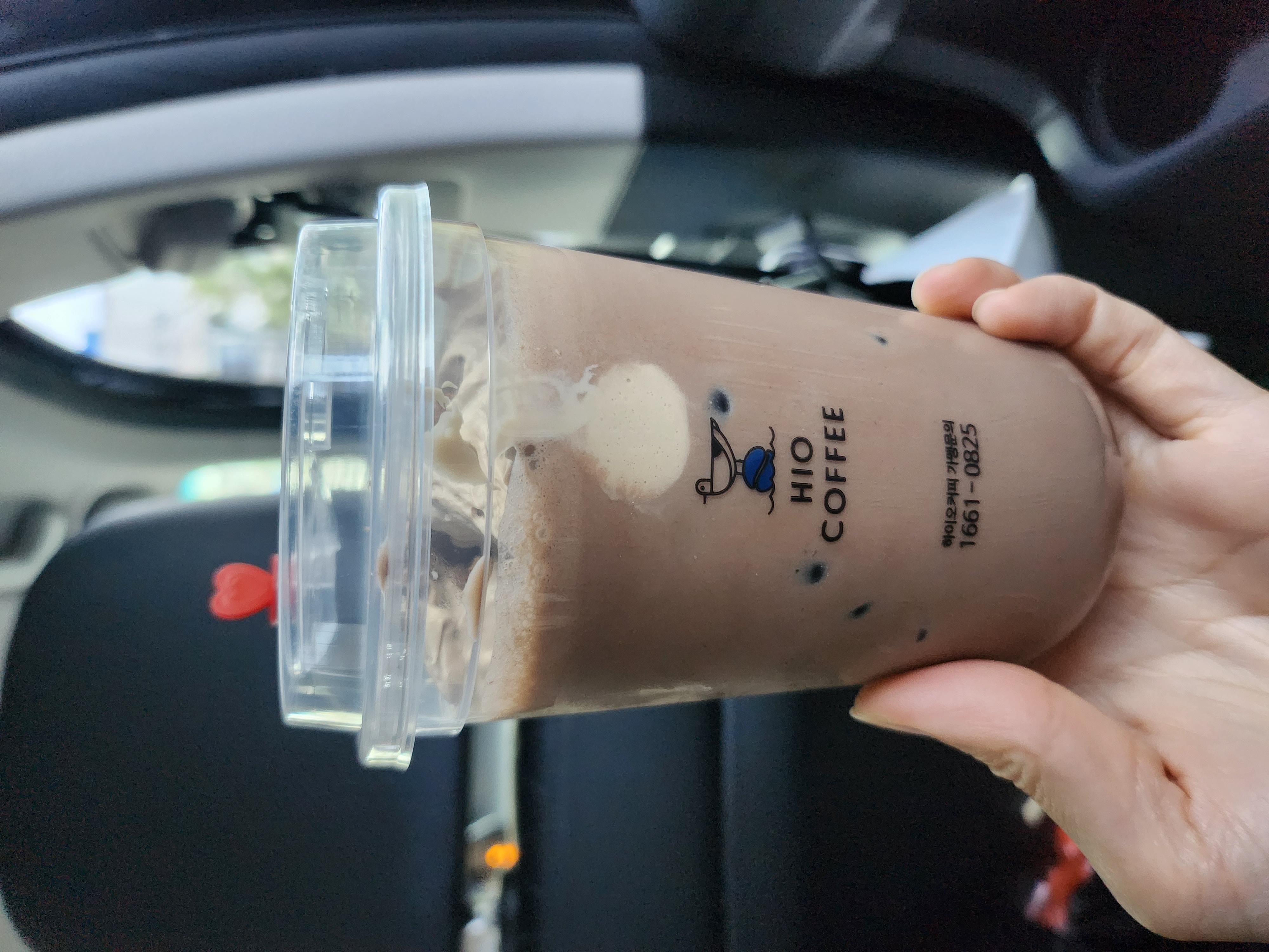 아몬드크림모카 너무 맛있어서 하이오 