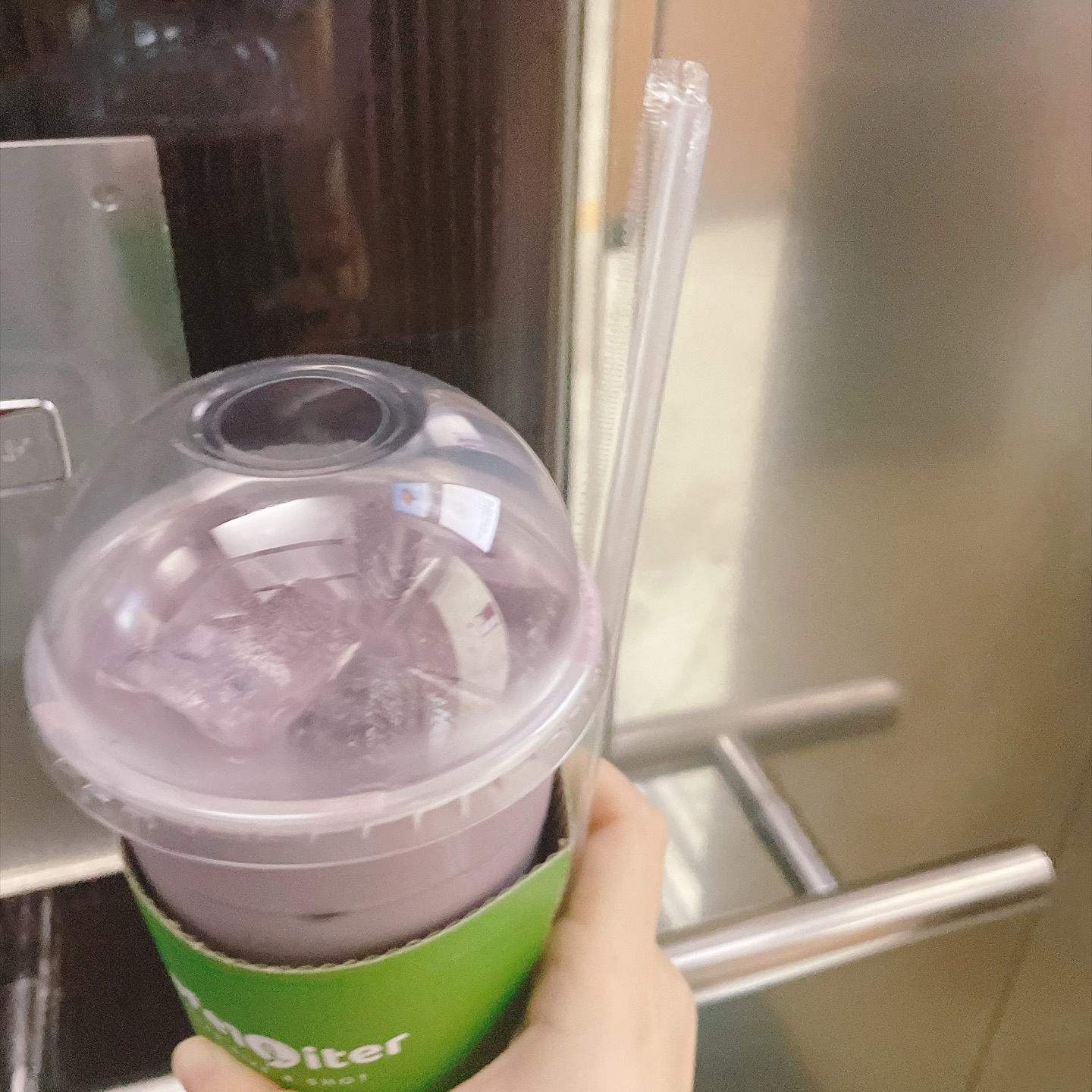우베라떼를 잘 섞어주셔서 편하게 먹었