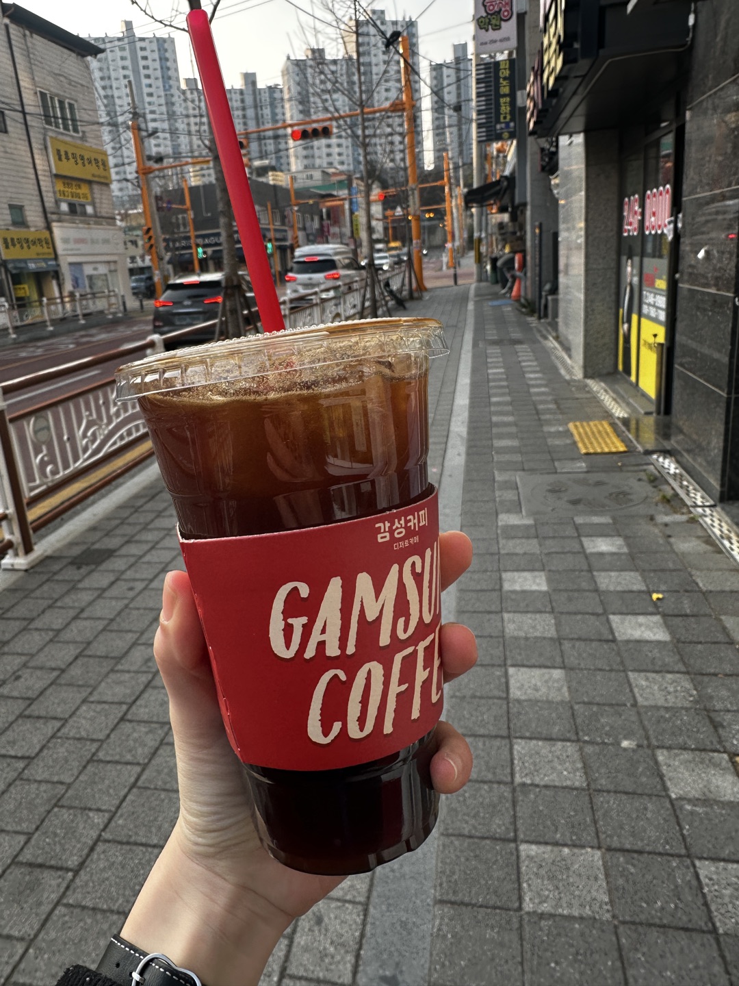 늘 친절하신 사장님
뻐르세 커피 만들