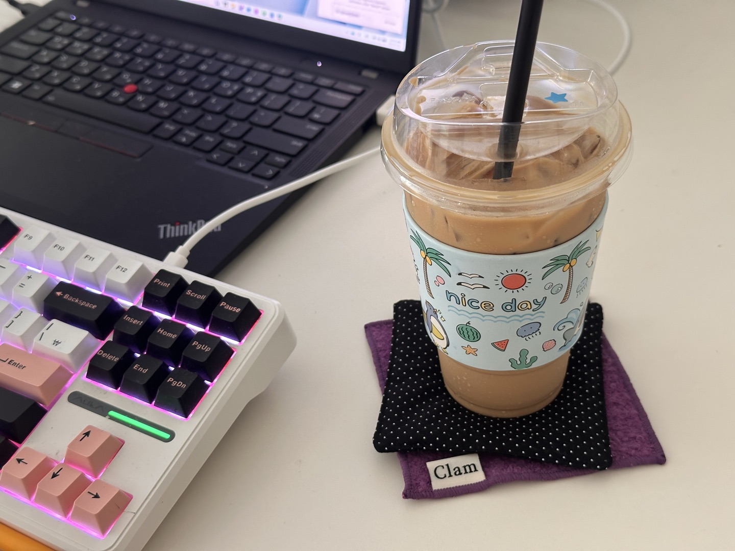 컵홀더 너무너무 귀엽게 바뀌어서 조하