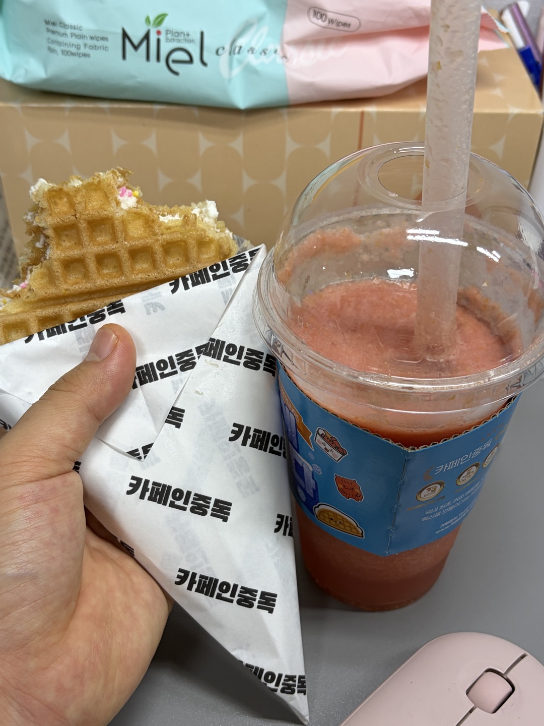 와플 너무 맛있어요-! 
시간도 맞춰