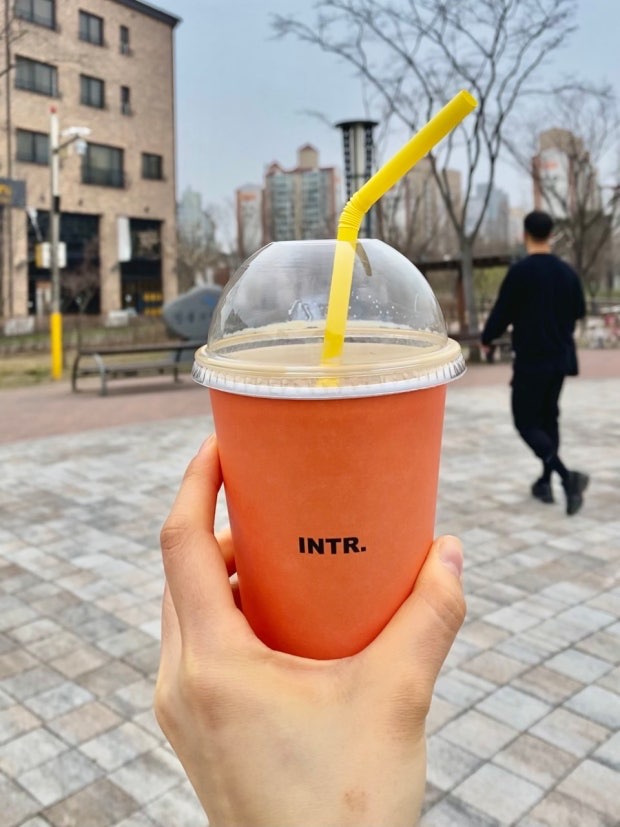 인트로커피 아메리카노를 마셔봤는데 첫